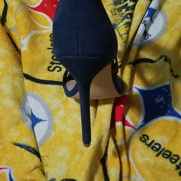 Nice Steve Madden's Cleaning out my closet - Picture 3 of 4